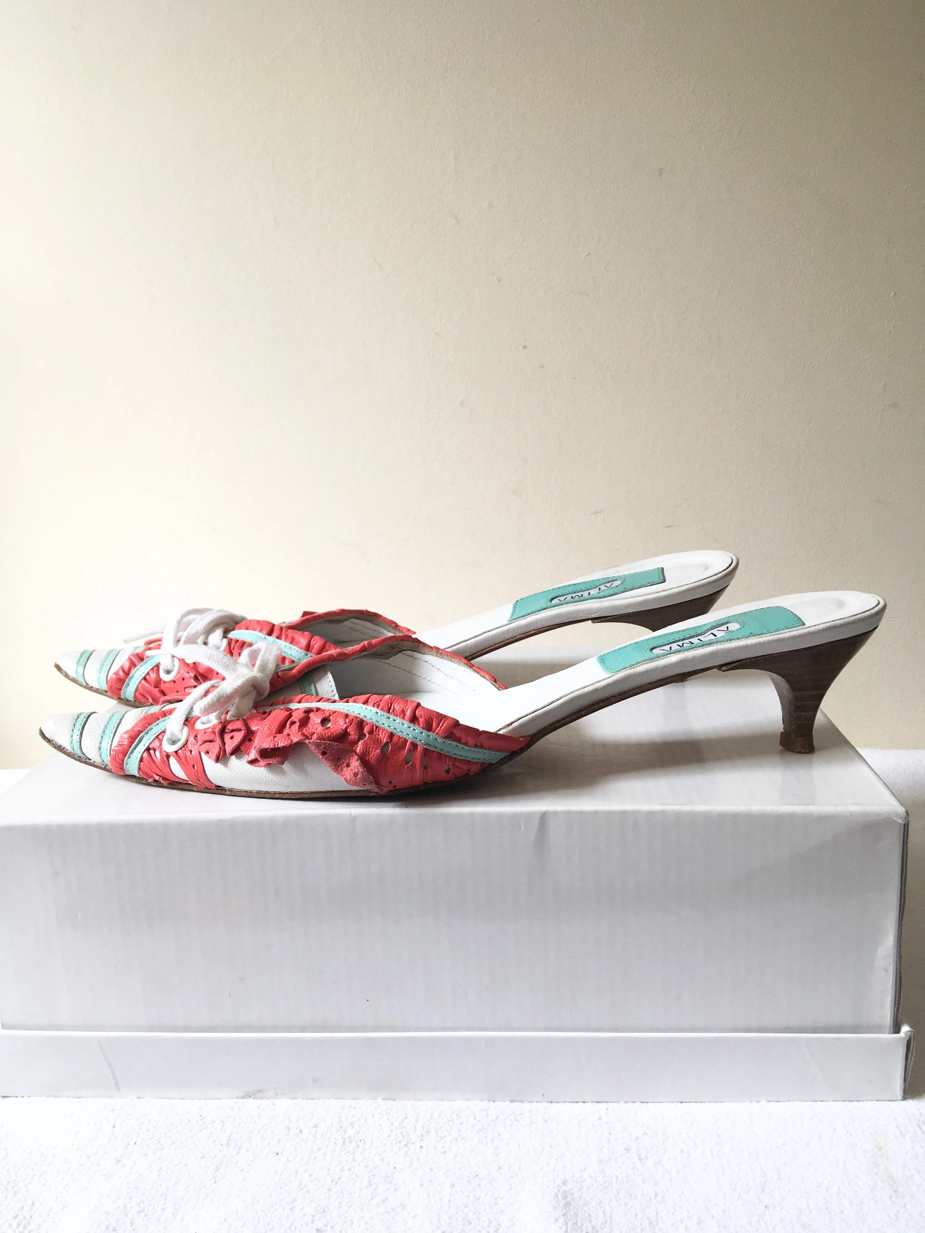 ALIMA WHITE,CORAL & MINT GREEN LEATHER KITTEN HEEL MULES SIZE 5/38