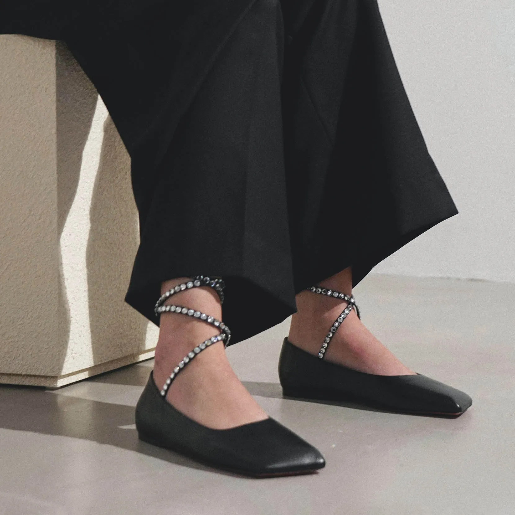 Ane black leather lace up flats