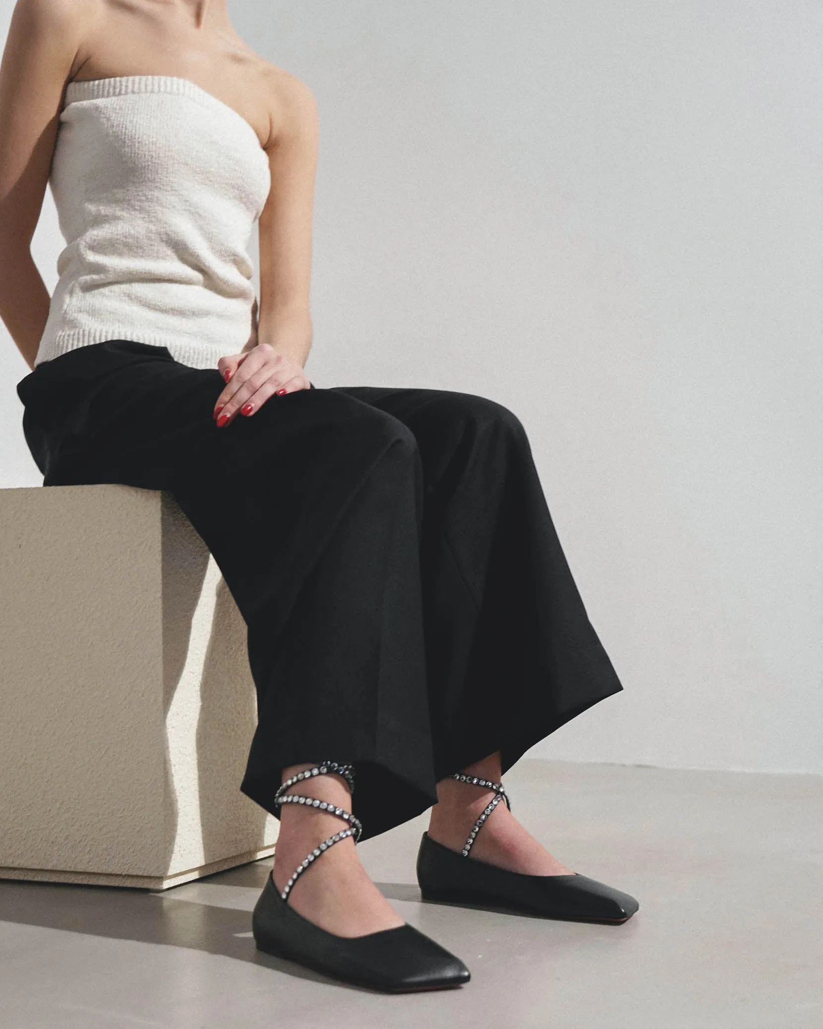 Ane black leather lace up flats