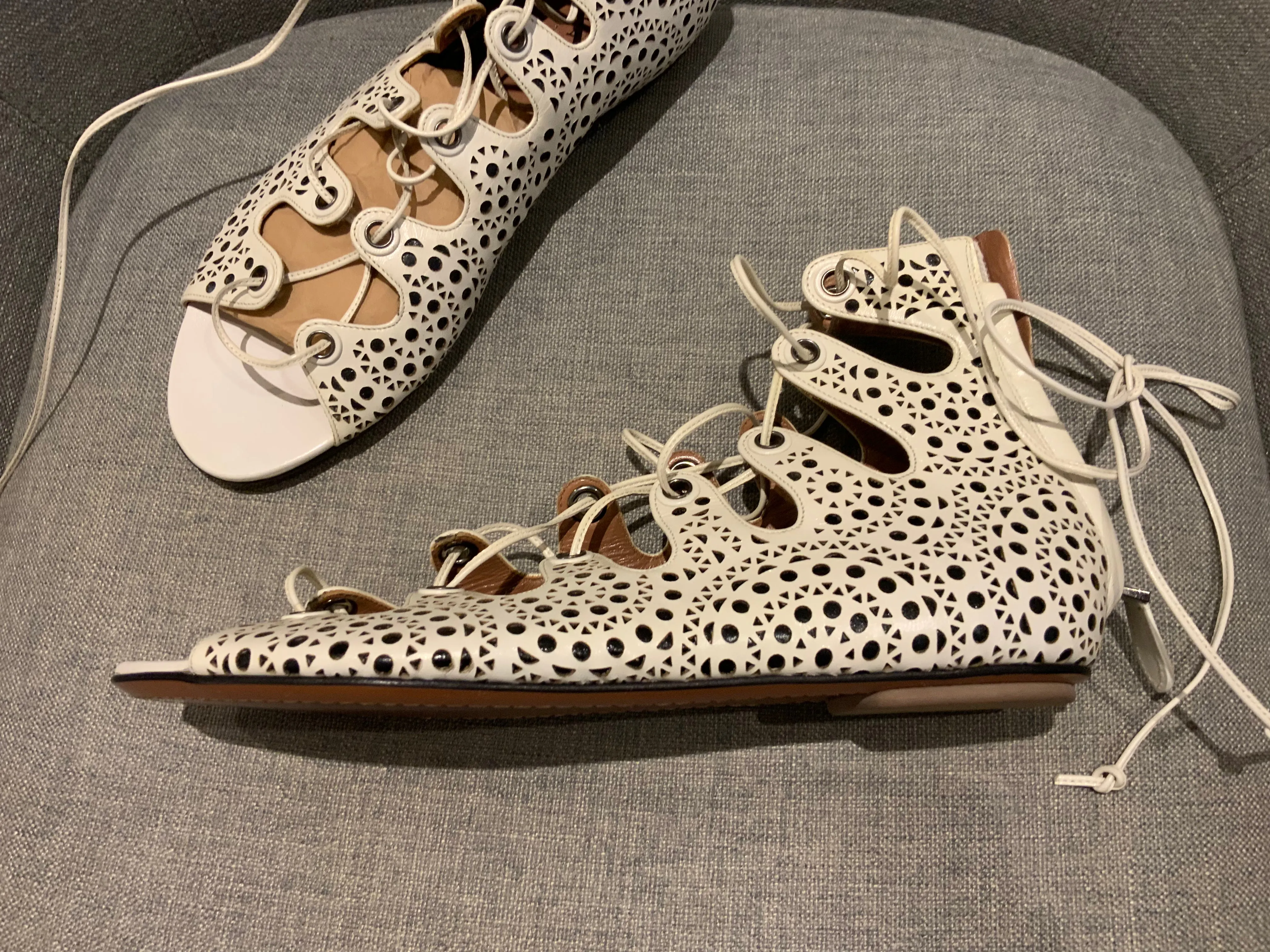 Azzedine Alaia FLAT LASER-CUT WHITE LEATHER SANDALS Size 39 US 9 UK 6 ladies