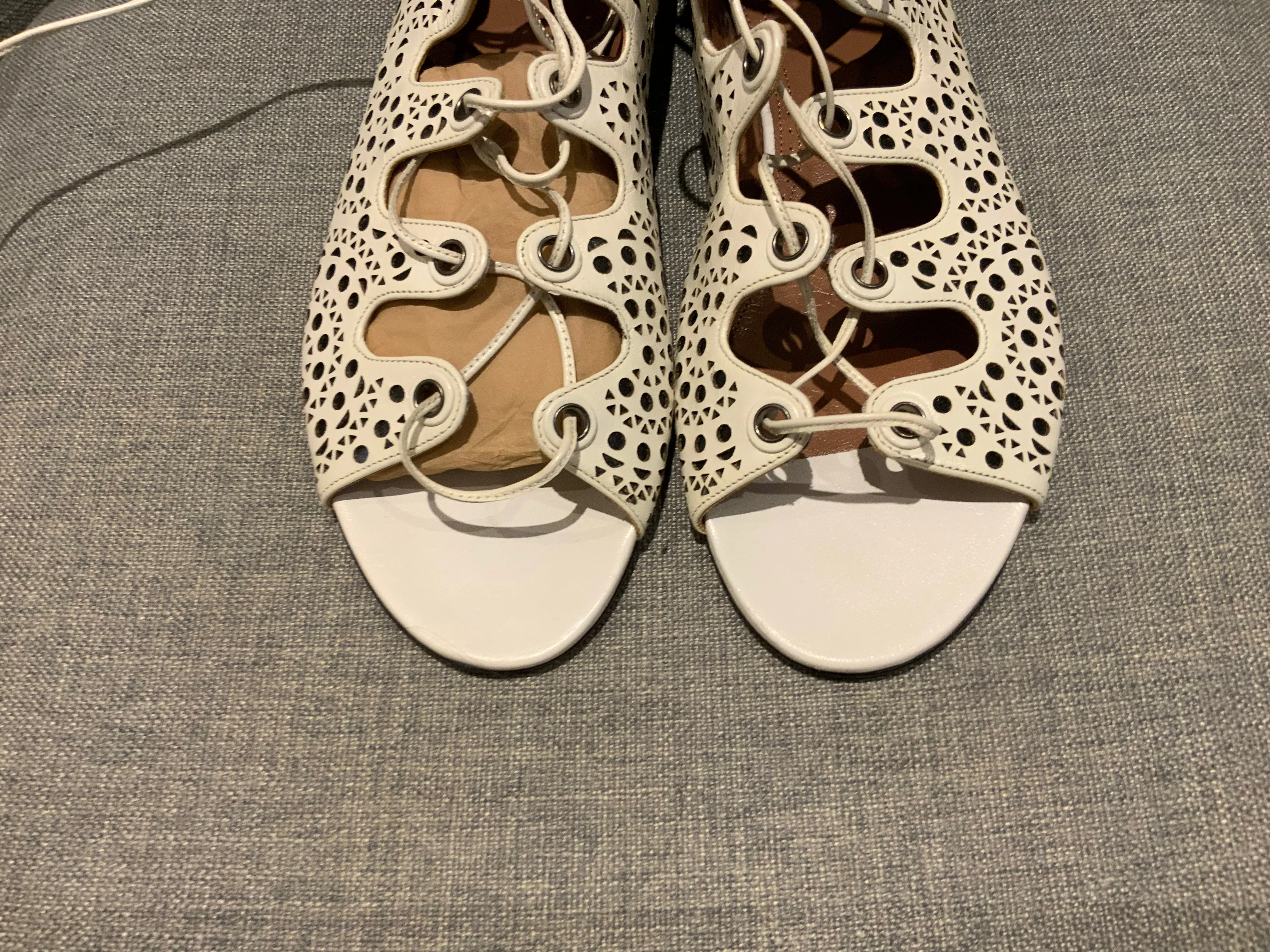 Azzedine Alaia FLAT LASER-CUT WHITE LEATHER SANDALS Size 39 US 9 UK 6 ladies