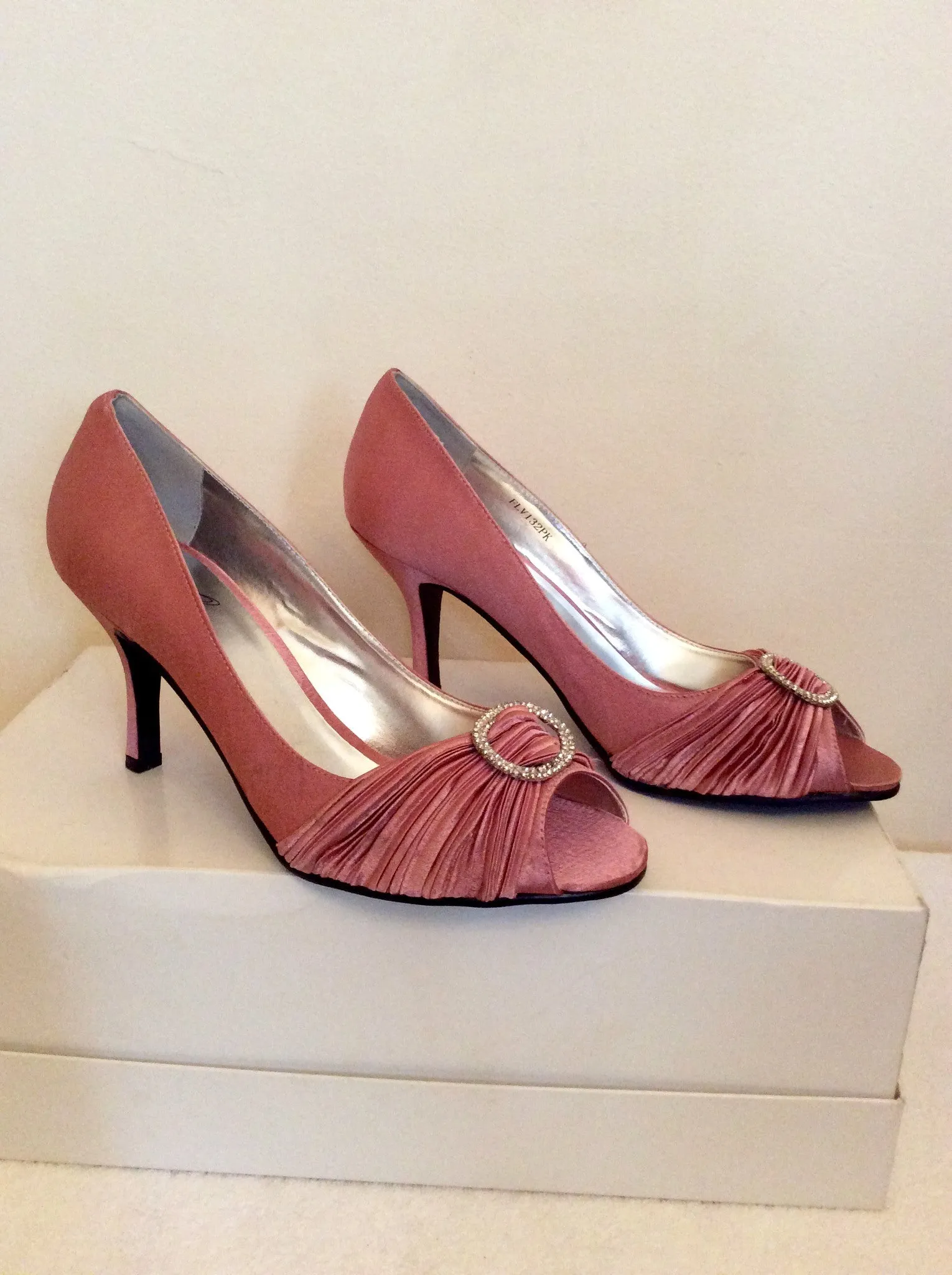 BRAND NEW LUNAR PINK SATIN PEEP TOE DIAMANTÉ TRIM HEELS SIZE 7/40