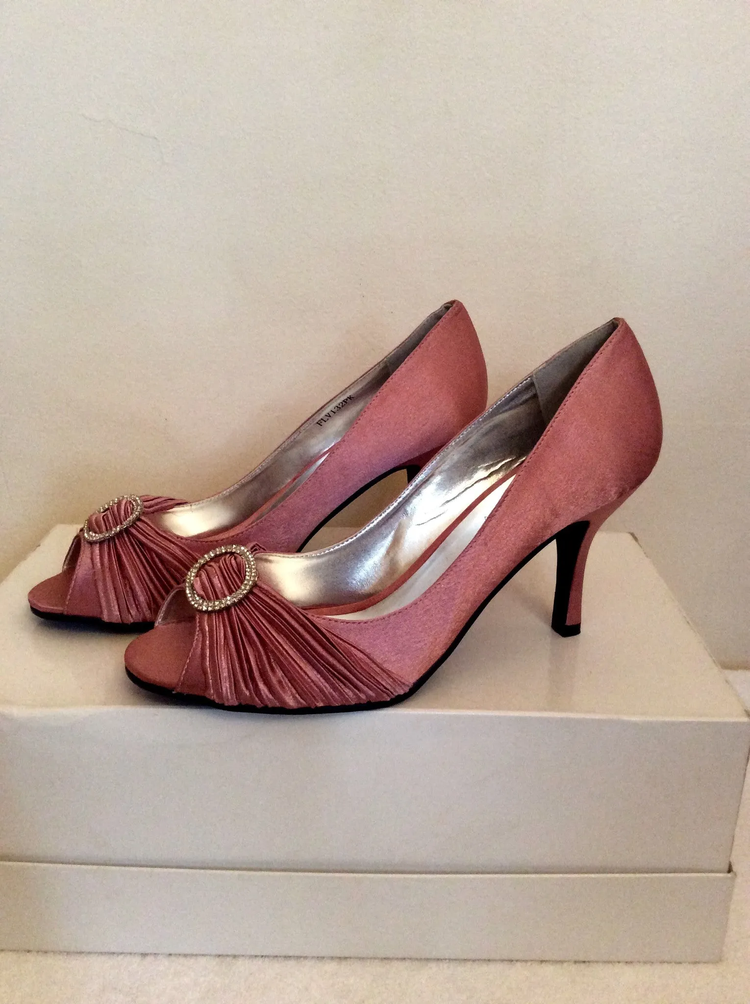 BRAND NEW LUNAR PINK SATIN PEEP TOE DIAMANTÉ TRIM HEELS SIZE 7/40