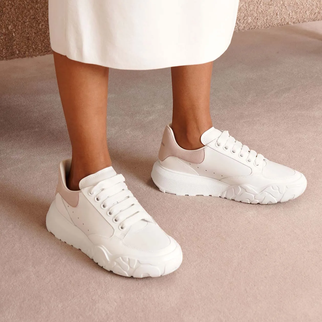 Court white and patchouli sneakers