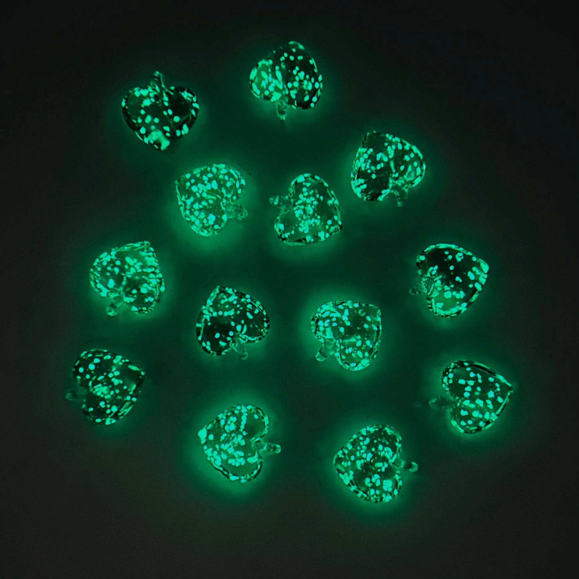Glass Glow in the Dark Hearts 157, Mint