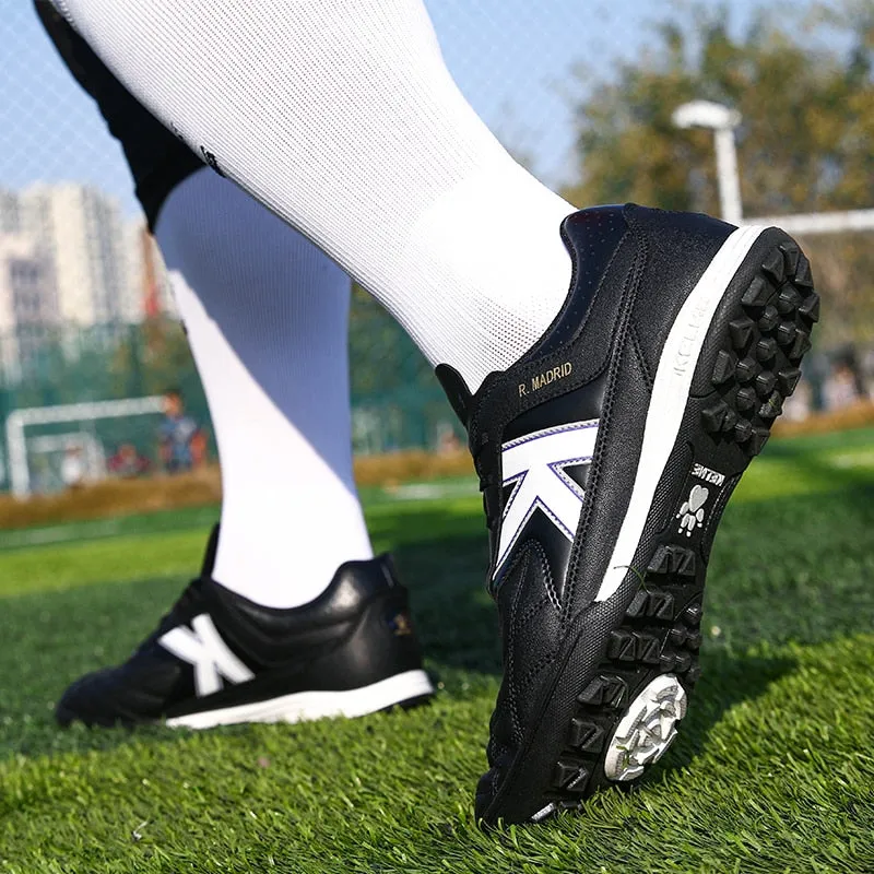 KELME Men Soccer Shoes Anti-Slippery Futsal Kid Football Sneakers Indoor Sports Shoes Professional Training TF Shoes ZX90111053
