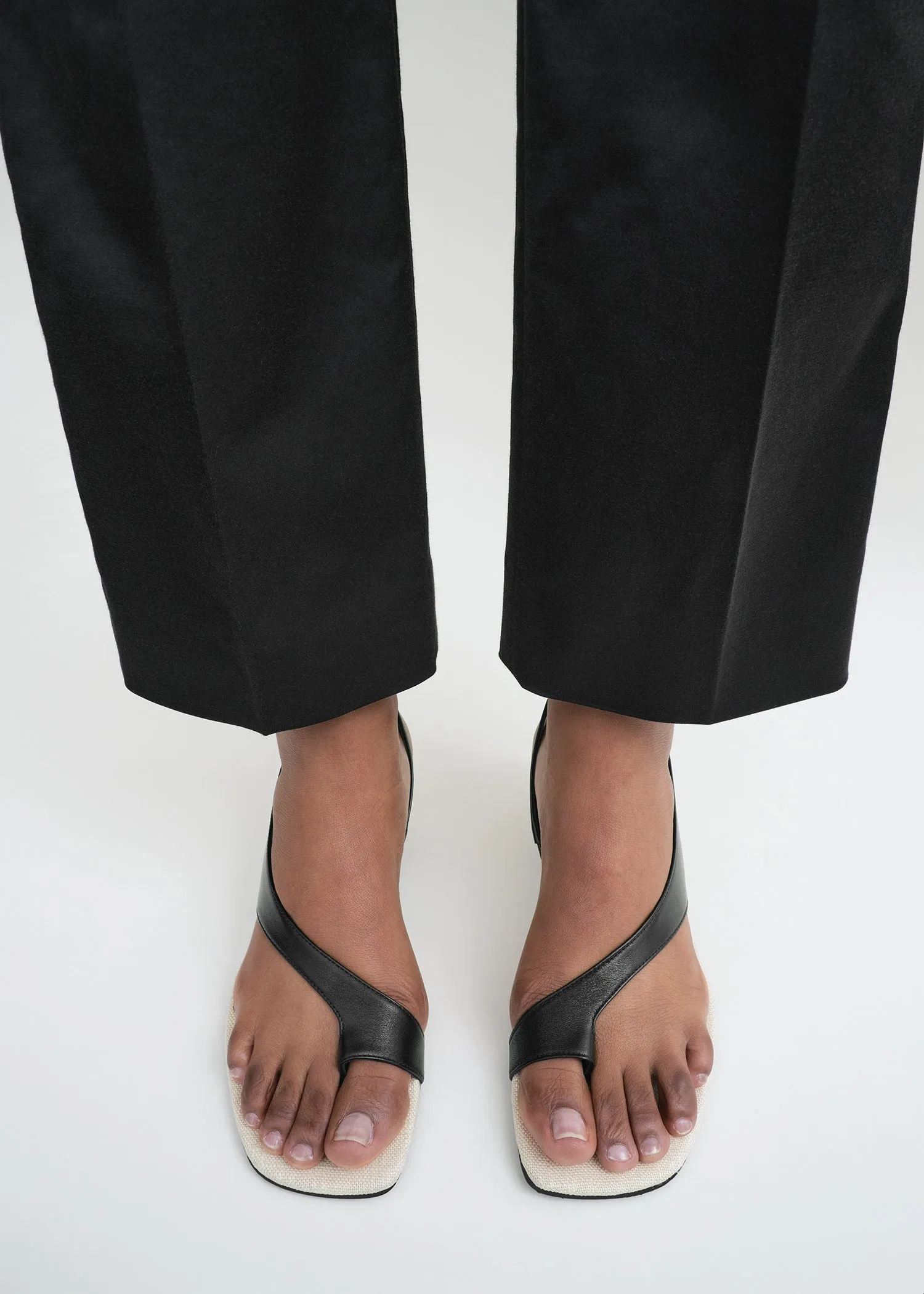 Leather heeled thong sandals black/sand