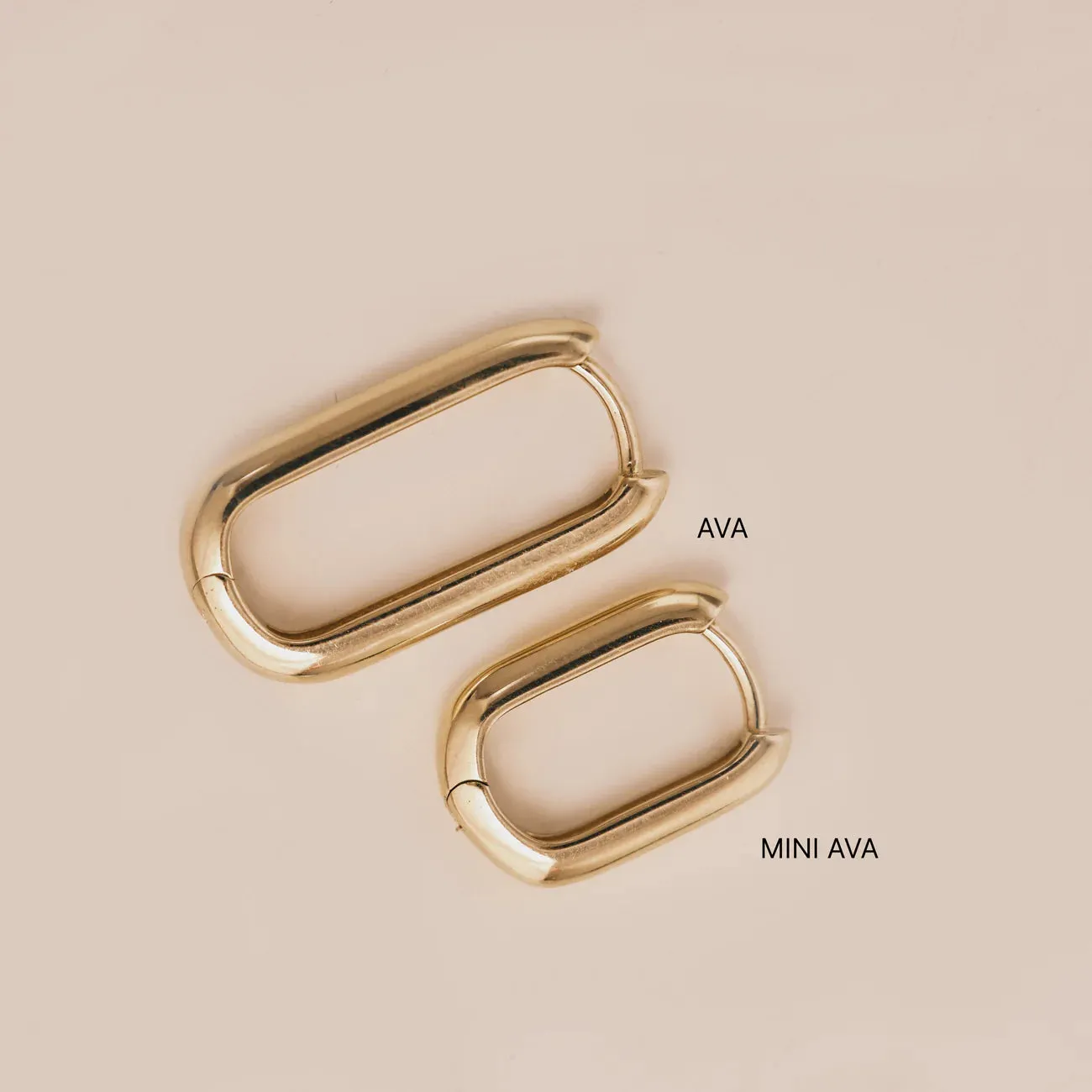 Mini Ava gold hoop earring