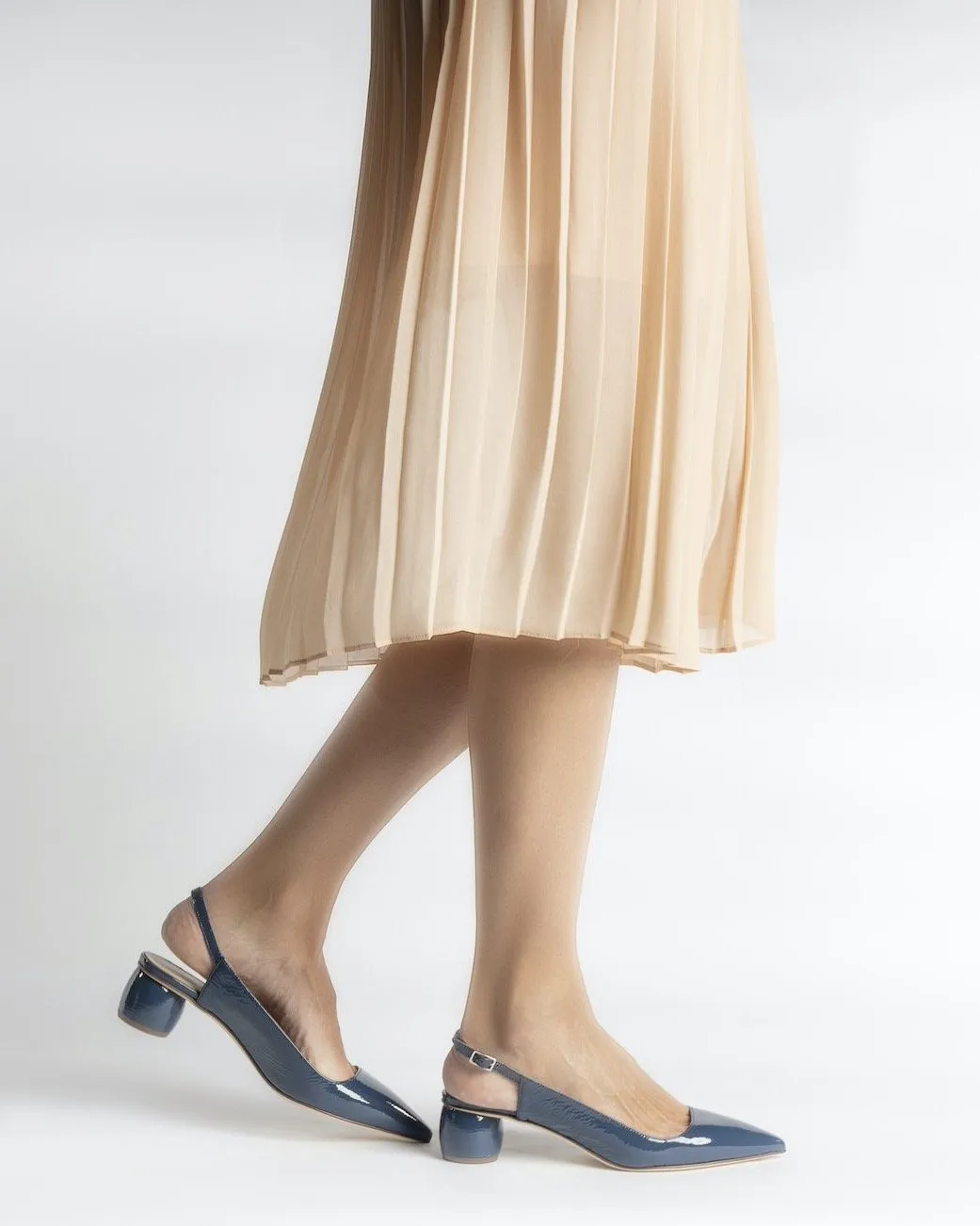 Naplak Leather Slingback Shoes In Navy