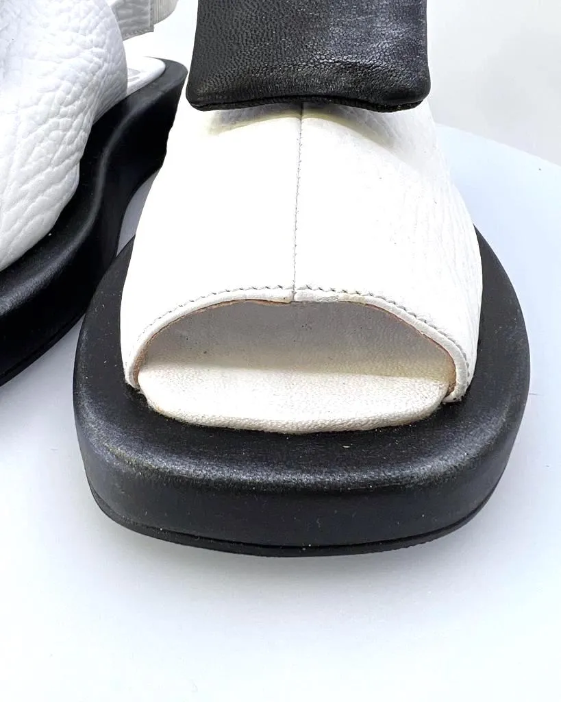 PAPUCEI SLINGBACK LEATHER SHOES