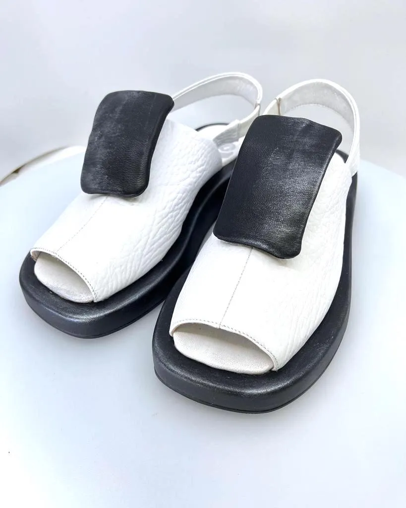 PAPUCEI SLINGBACK LEATHER SHOES