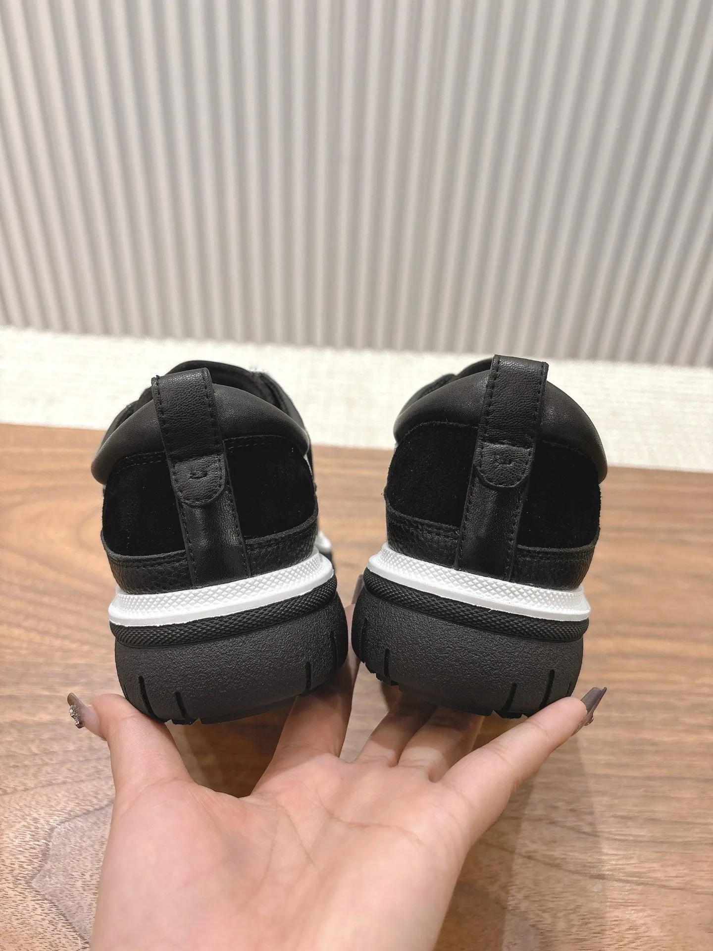 SE1546 Chanel Sneakers / Size5-11