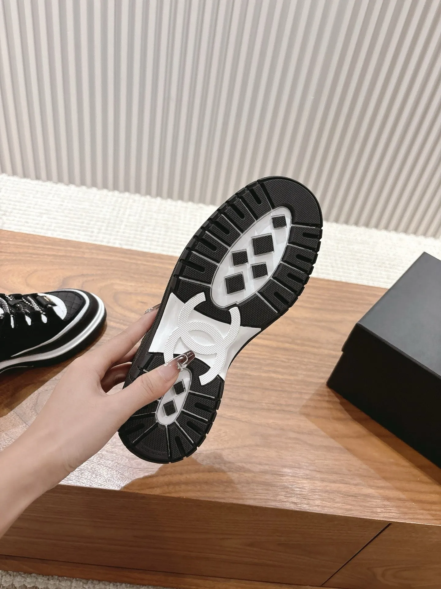 SE1546 Chanel Sneakers / Size5-11