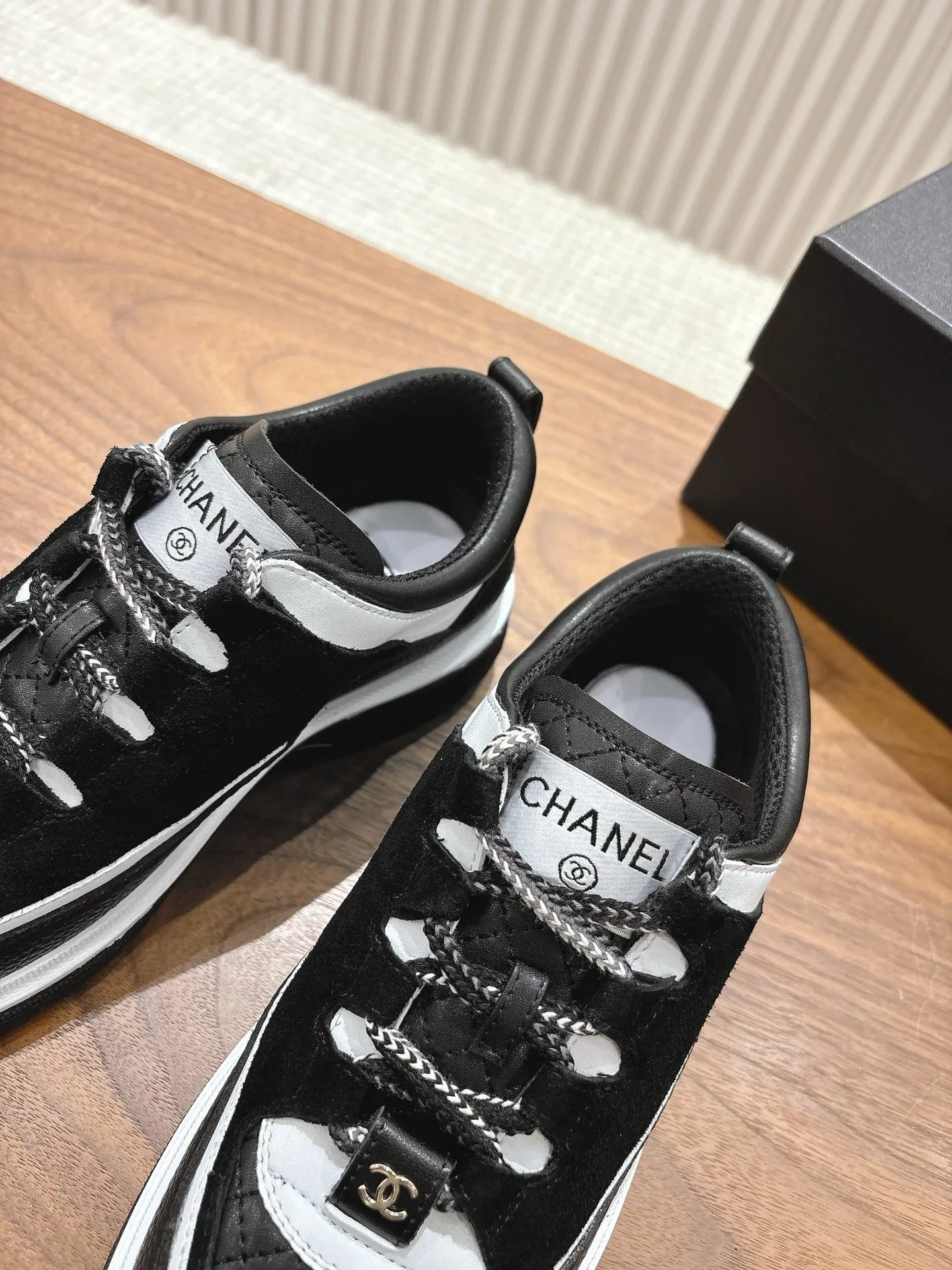 SE1546 Chanel Sneakers / Size5-11