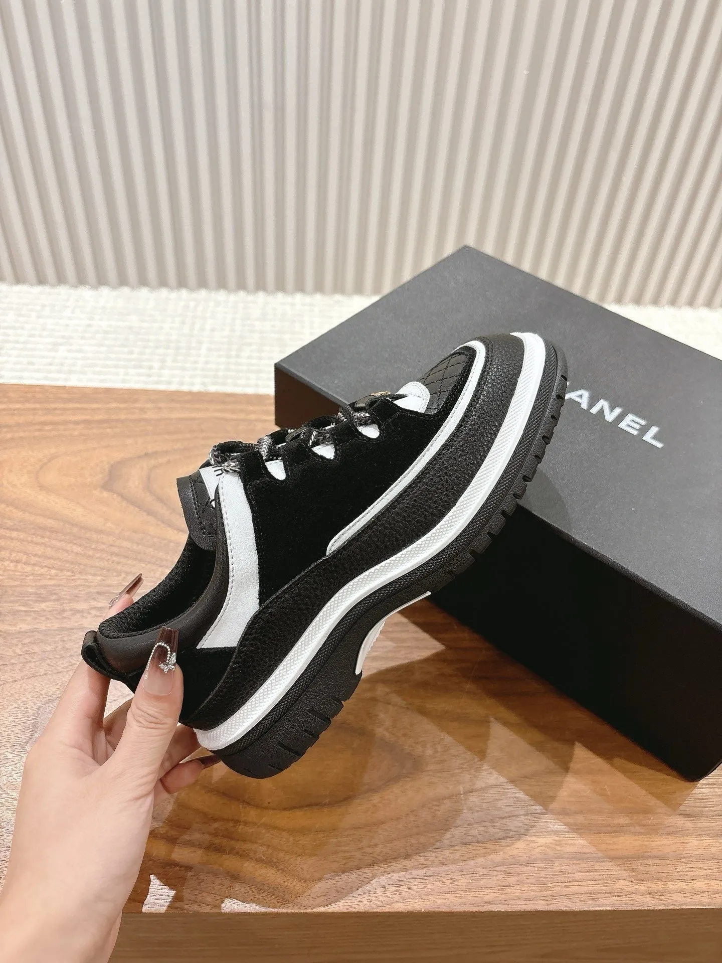 SE1546 Chanel Sneakers / Size5-11