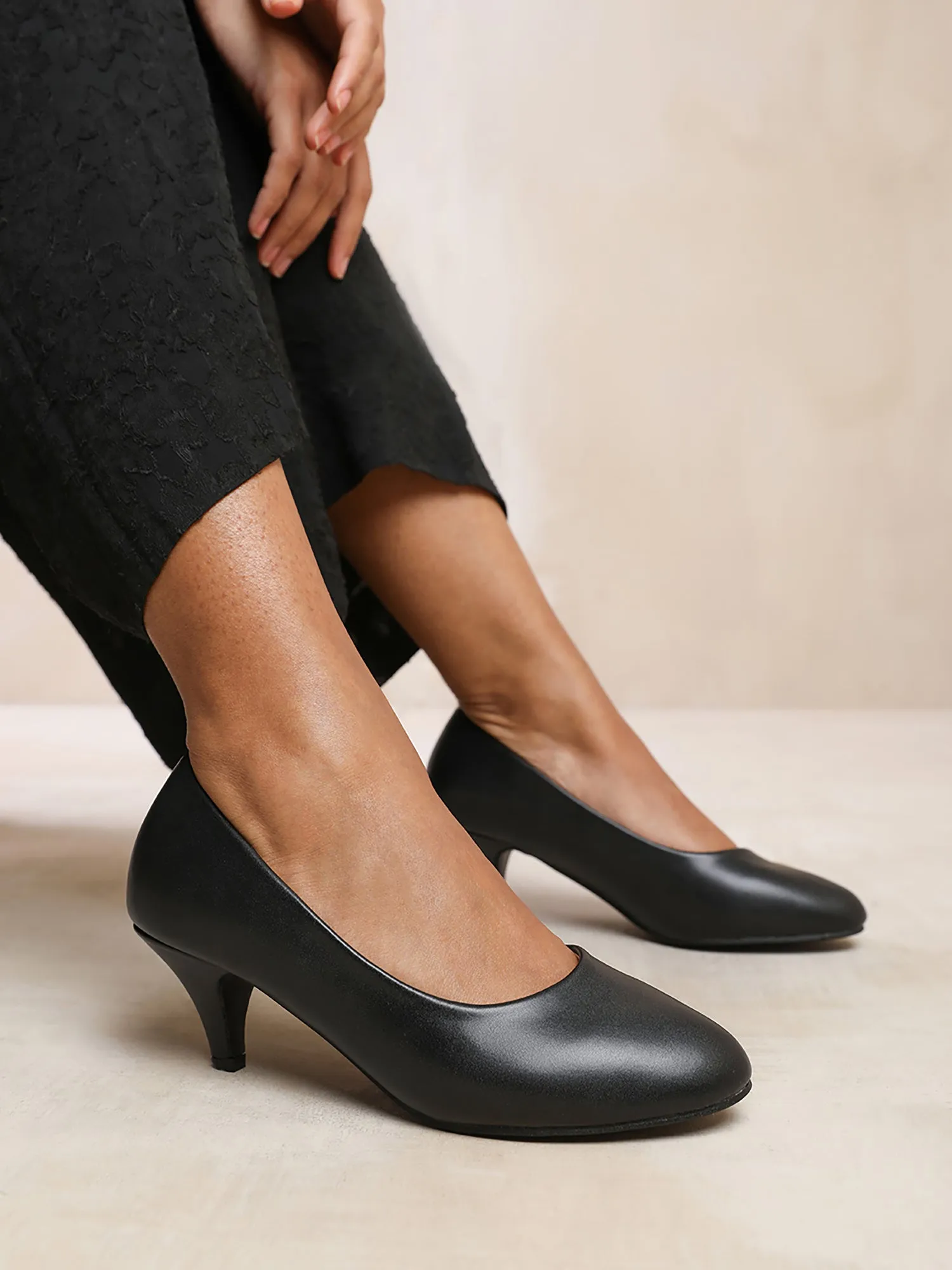 SHEA LOW HEEL COURT PUMP IN BLACK SUEDE
