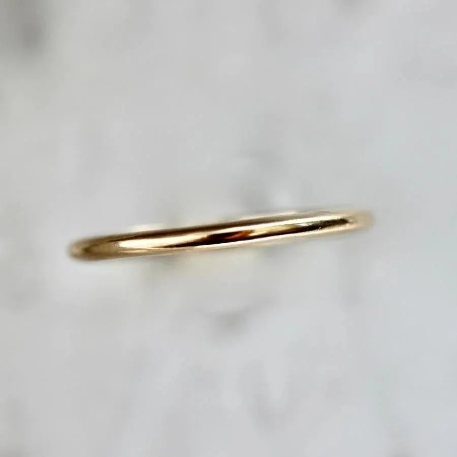 Stella Fine 1.4mm Gold Band