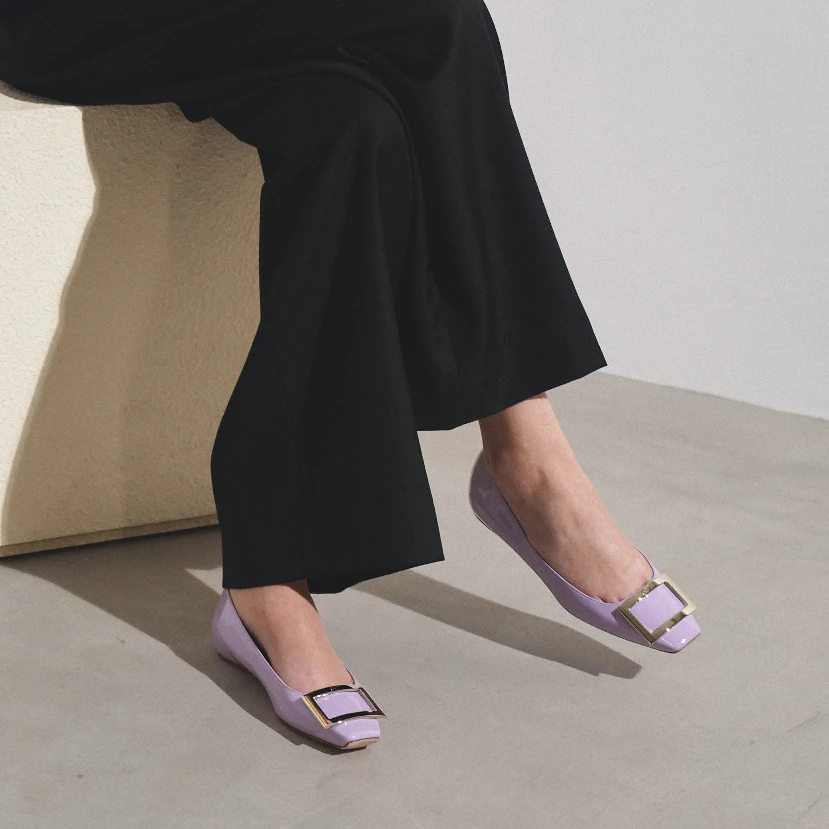Trompette metal buckle violet patent ballerinas