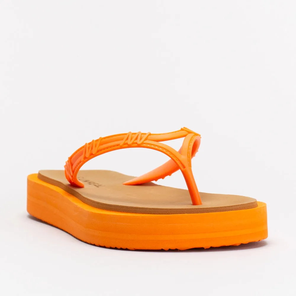 Unreal Beach Footbed Thong _ 155336