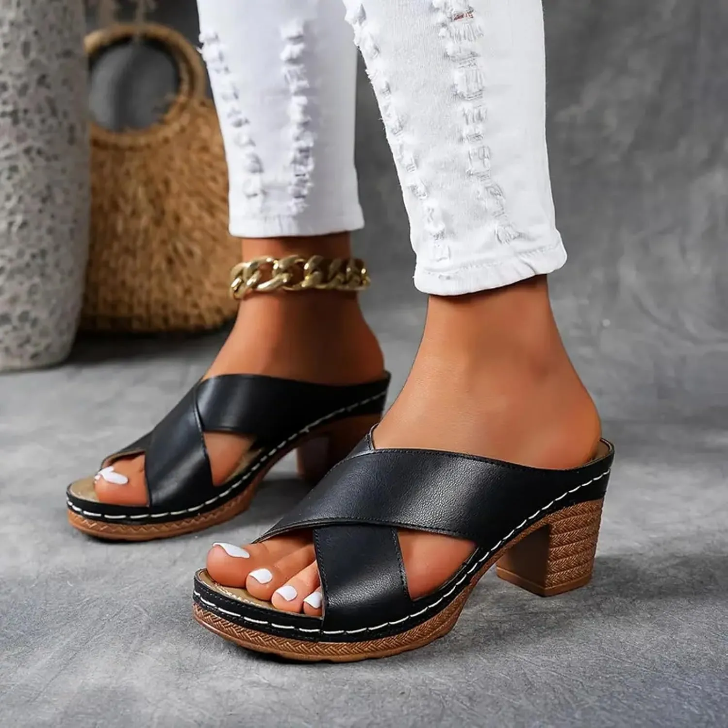 Women's Chunky Low Heel Sandals Thick Heel Strap Women's Outdoor Shoes Fashionable And Casual Fish Mouth Open Beach