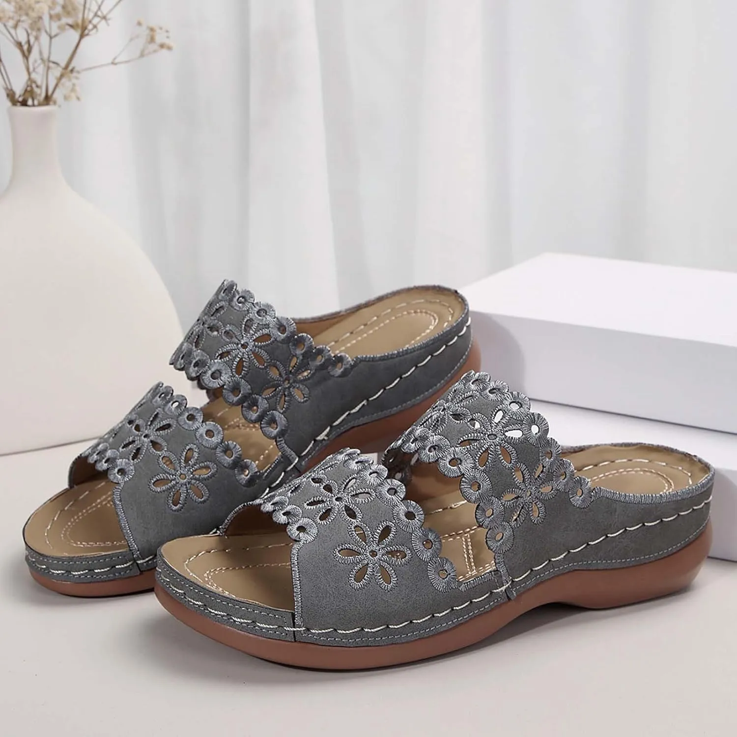 Women's Soft Sole Flat Shoes Casual Large Size Solid Hollow Sandals Drag Beach Slope Sandals with Arch Support